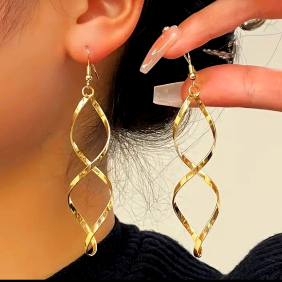 Jewelry - Spiral Drop Earrings. Gold Plated